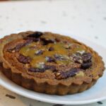 Tarte pecan caramel vue angle pâtisserie artisanale